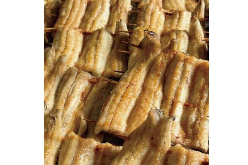 うなぎ 国産 訳あり 白焼 血抜き締め 300～330g セット 3～4本程度 [ヤママツ村田商店 静岡県 吉田町 22424596-a] 鰻 ウナギ unagi 白焼き うなぎ白焼 鰻白焼 炭火焼 冷凍 規格外