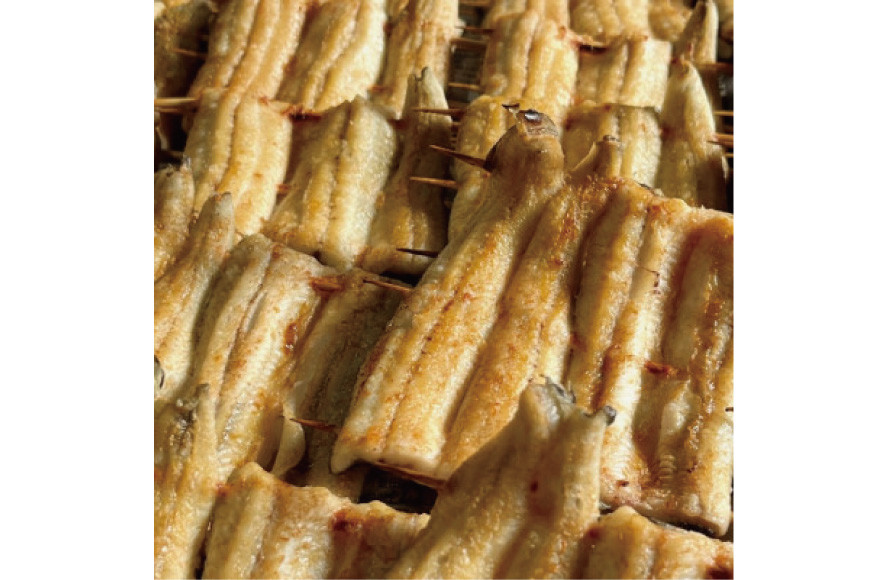 うなぎ 国産 訳あり 白焼 血抜き締め 300～330g セット 3～4本程度 [ヤママツ村田商店 静岡県 吉田町 22424596-a] 鰻 ウナギ unagi 白焼き うなぎ白焼 鰻白焼 炭火焼 冷凍 規格外