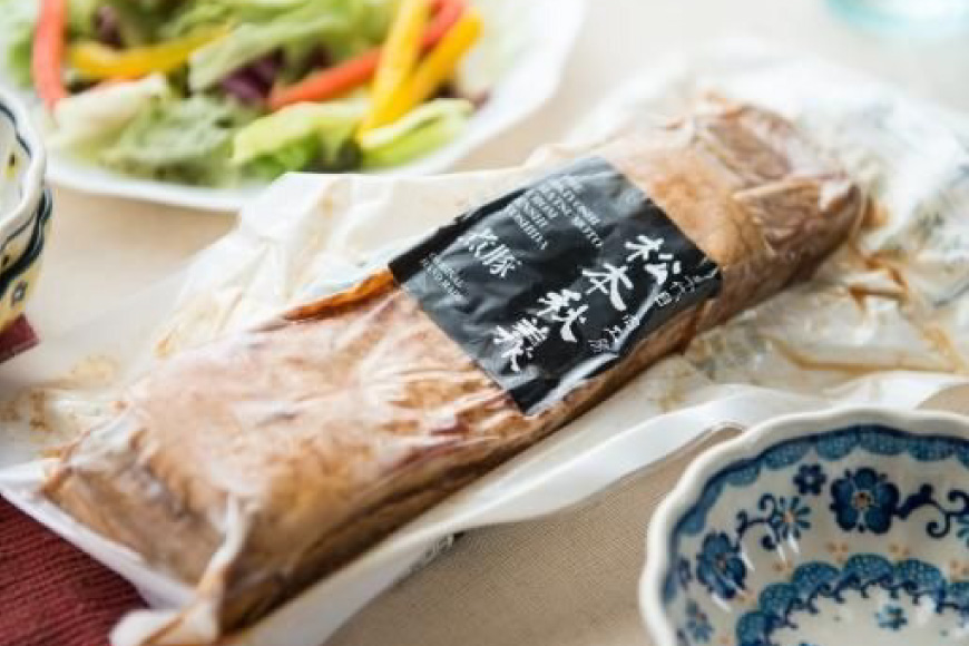 【三代目！肉工房 松本秋義】まっ黒煮豚400g×4 [吉田ハム工場 静岡県 吉田町 22424665] 煮豚 松本秋義 冷凍 食品 豚肉 豚バラ肉 チャーシュー ブロック 焼き豚 肉 角煮 豚角煮 保存料 おつまみ おかず つまみ