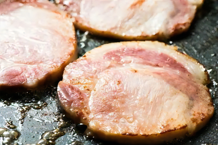 【三代目!肉工房松本秋義】ハム ロースハム300g×2 [吉田ハム工場 静岡県 吉田町 22424655] 国産ハム はむ 豚肉 豚 肉 ロースハム ステーキ ギフト お中元 お歳暮 加工肉 冷蔵 朝食 ハムステーキ