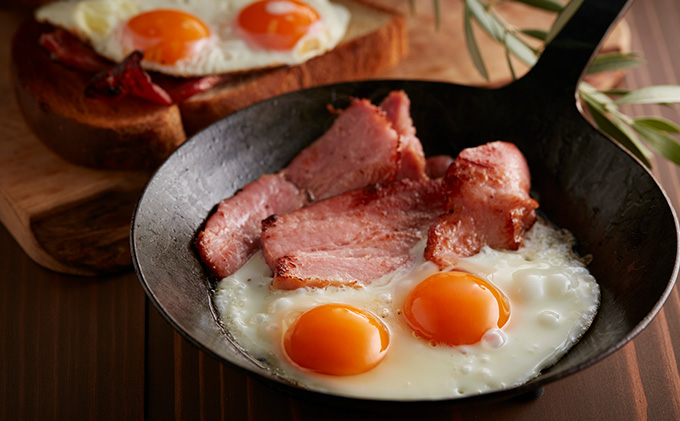 高級卵 定期便 12ヶ月 平飼い 烏骨鶏 卵 20個 入り 平飼い卵 烏骨鶏の卵 朝食 卵かけご飯 葉酸 美容 健康 産地直送 うこっけい たまご 玉子 平飼いたまご 冷蔵 冷蔵配送 遠州の小京都 森町 静岡 静岡県 定期 お楽しみ 12回