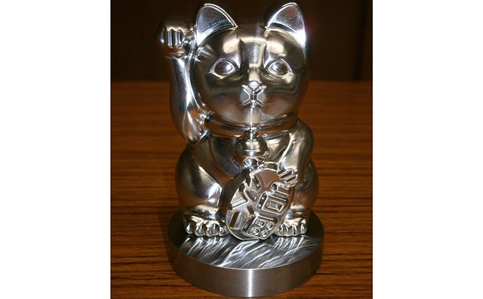 招き猫のペーパ－ウェイト