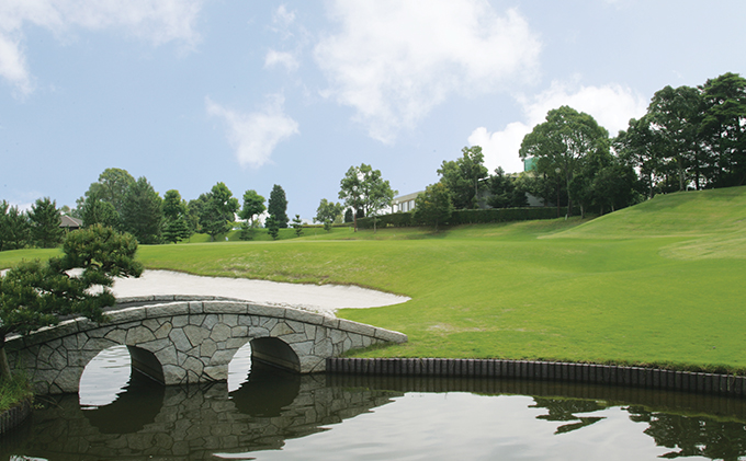 ゴルフプレー招待券（食事券付）平日プレー ゴルフ場利用券