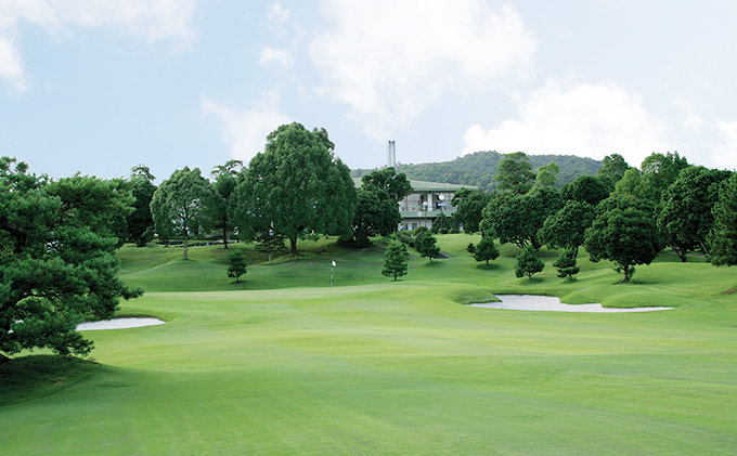 ゴルフプレー招待券（食事券付）土日祝プレー ゴルフ場利用券