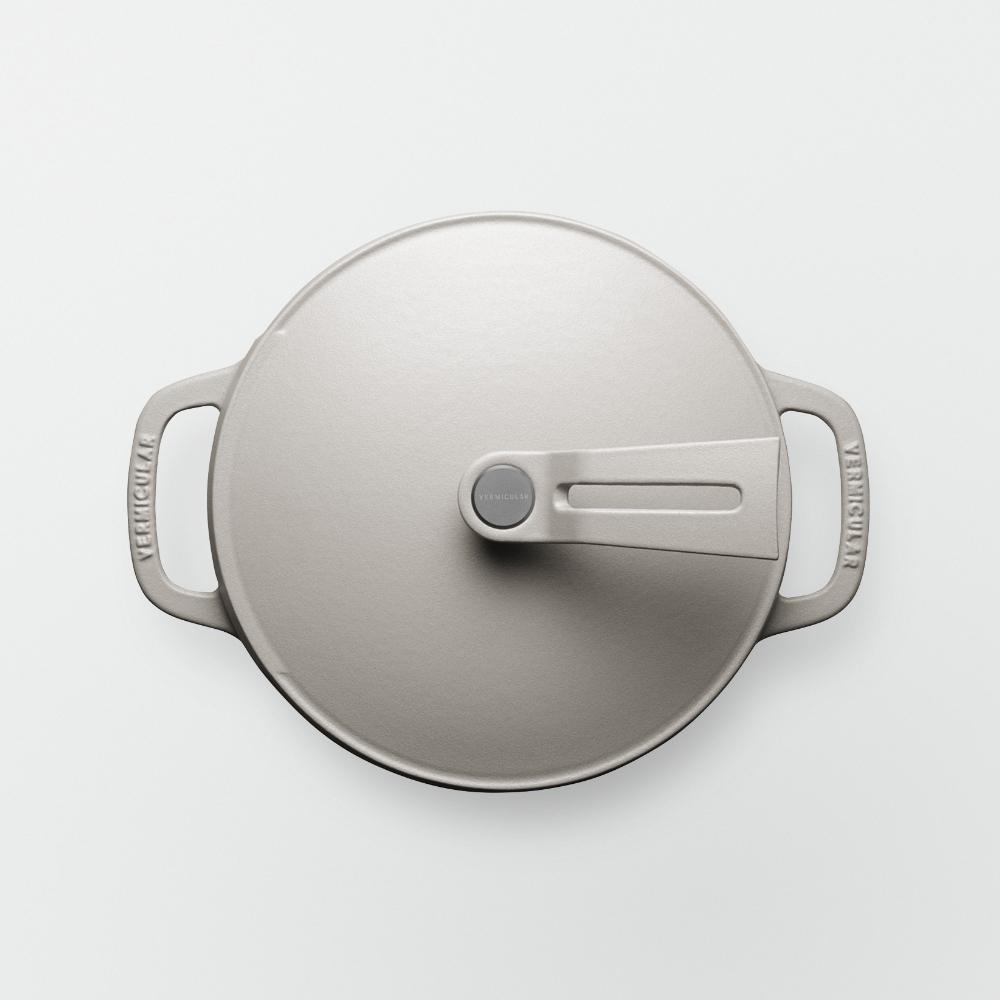 バーミキュラ オーブンポット2 18cm（マットリネンベージュ） | 鍋 なべ ホーロー鍋 調理器具 キッチン用品 VERMICULAR ガス火 ガス IH IH対応 エナメル加工 高級感 おしゃれ 無水調理 煮込み 蒸し 焼き 長持ち ギフト プレゼント 人気 おすすめ 送料無料