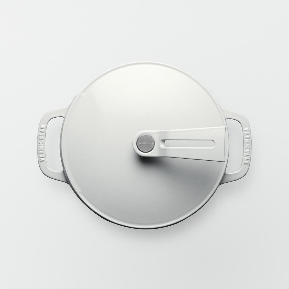 バーミキュラ オーブンポット2 18cm（シーソルトホワイト） | 鍋 なべ ホーロー鍋 調理器具 キッチン用品 VERMICULAR ガス火 ガス IH IH対応 エナメル加工 高級感 おしゃれ 無水調理 煮込み 蒸し 焼き 長持ち ギフト プレゼント 人気 おすすめ 送料無料