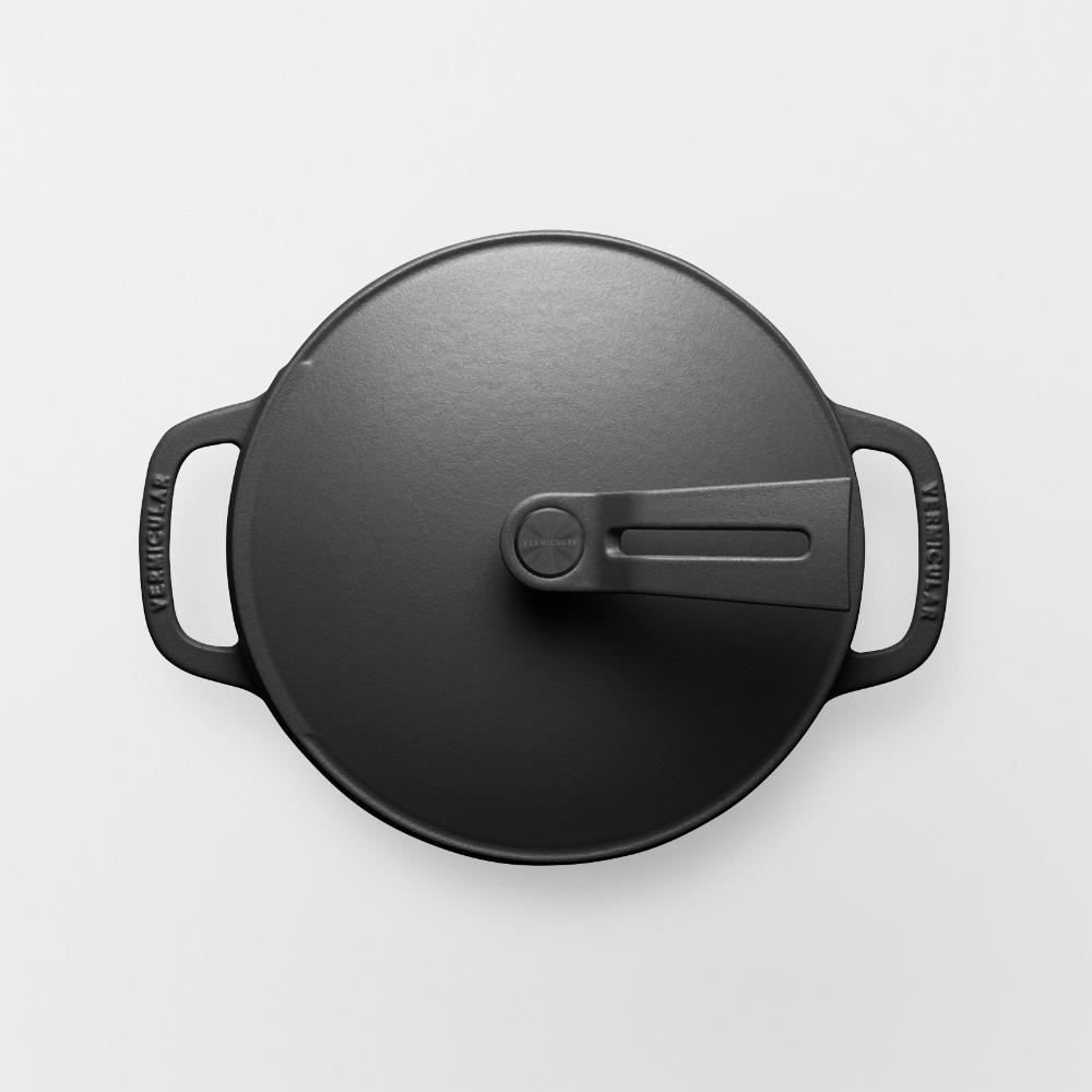 バーミキュラ オーブンポット2 18cm（マットブラック） | 鍋 なべ ホーロー鍋 調理器具 キッチン用品 VERMICULAR ガス火 ガス IH IH対応 エナメル加工 高級感 おしゃれ 無水調理 煮込み 蒸し 焼き 長持ち ギフト プレゼント 人気 おすすめ 送料無料