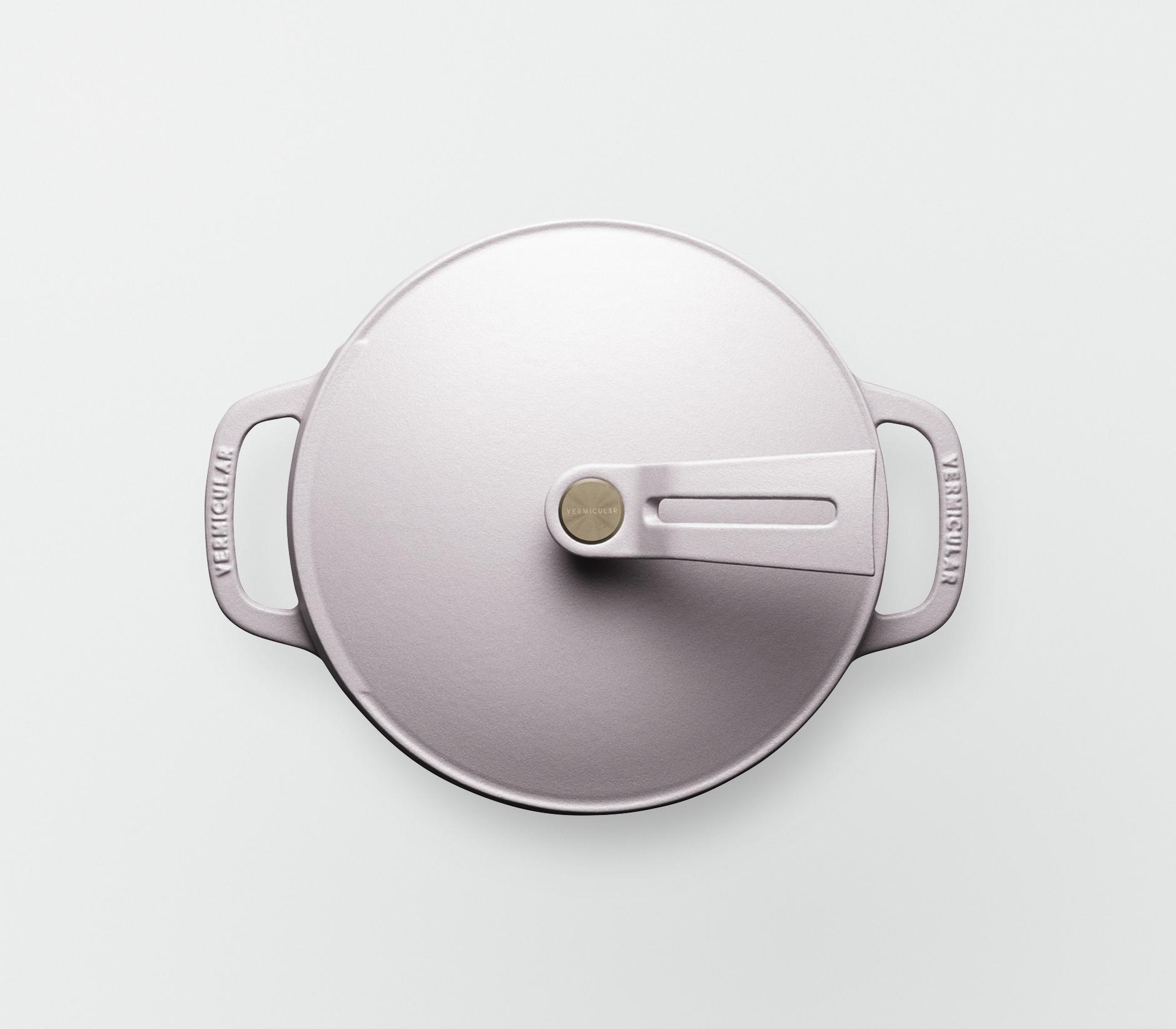 バーミキュラ オーブンポット2 18cm 浅型（マットクラウドピンク／セルフスタンディングリッド） | 鍋 なべ ホーロー鍋 調理器具 キッチン用品 VERMICULAR ガス火 ガス IH IH対応 エナメル加工 高級感 おしゃれ 無水調理 煮込み 蒸し 焼き 長持ち ギフト プレゼント 人気 おすすめ 送料無料