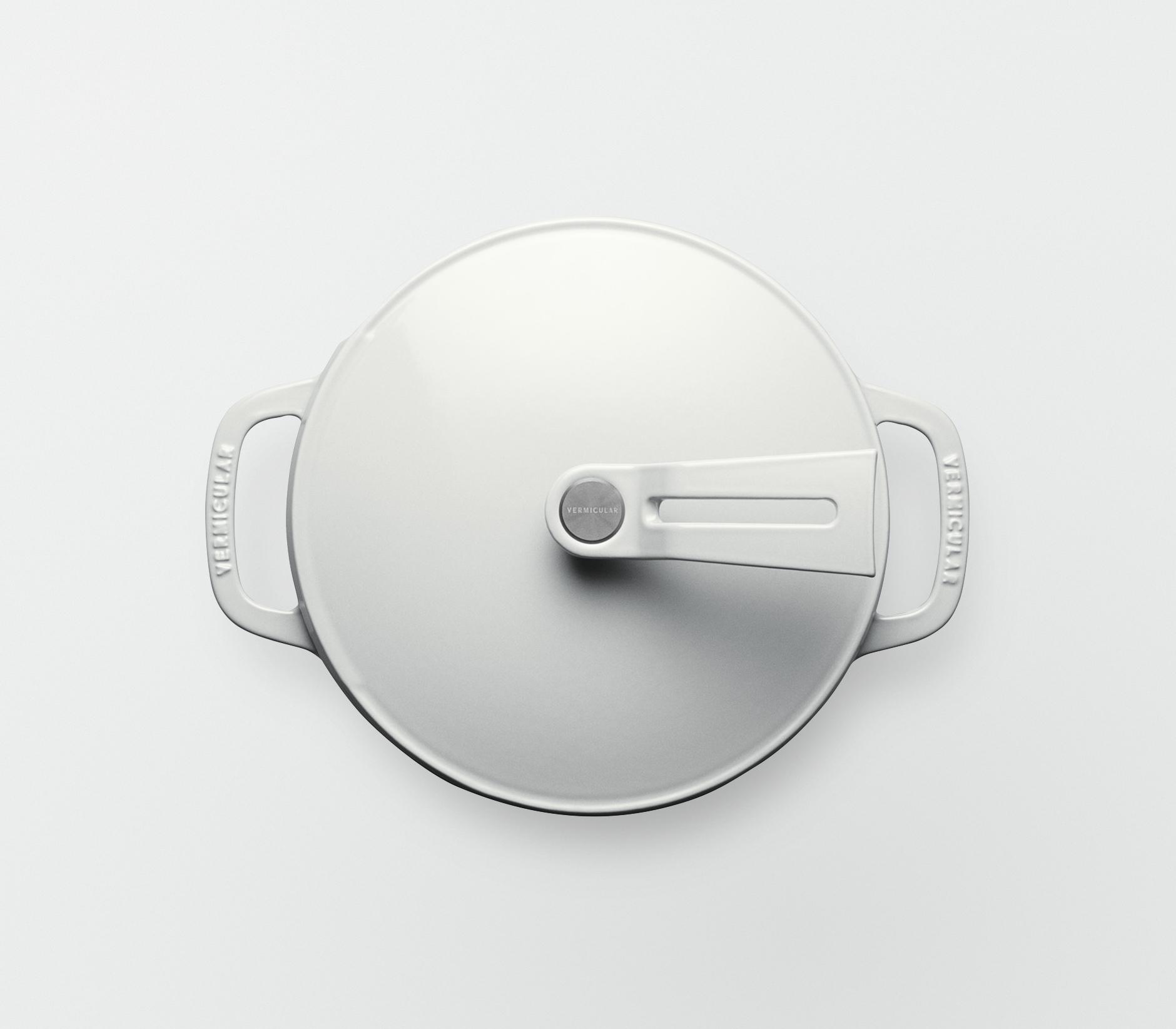 バーミキュラ オーブンポット2 18cm 浅型（シーソルトホワイト／セルフスタンディングリッド） | 鍋 なべ ホーロー鍋 調理器具 キッチン用品 VERMICULAR ガス火 ガス IH IH対応 エナメル加工 高級感 おしゃれ 無水調理 煮込み 蒸し 焼き 長持ち ギフト プレゼント 人気 おすすめ 送料無料