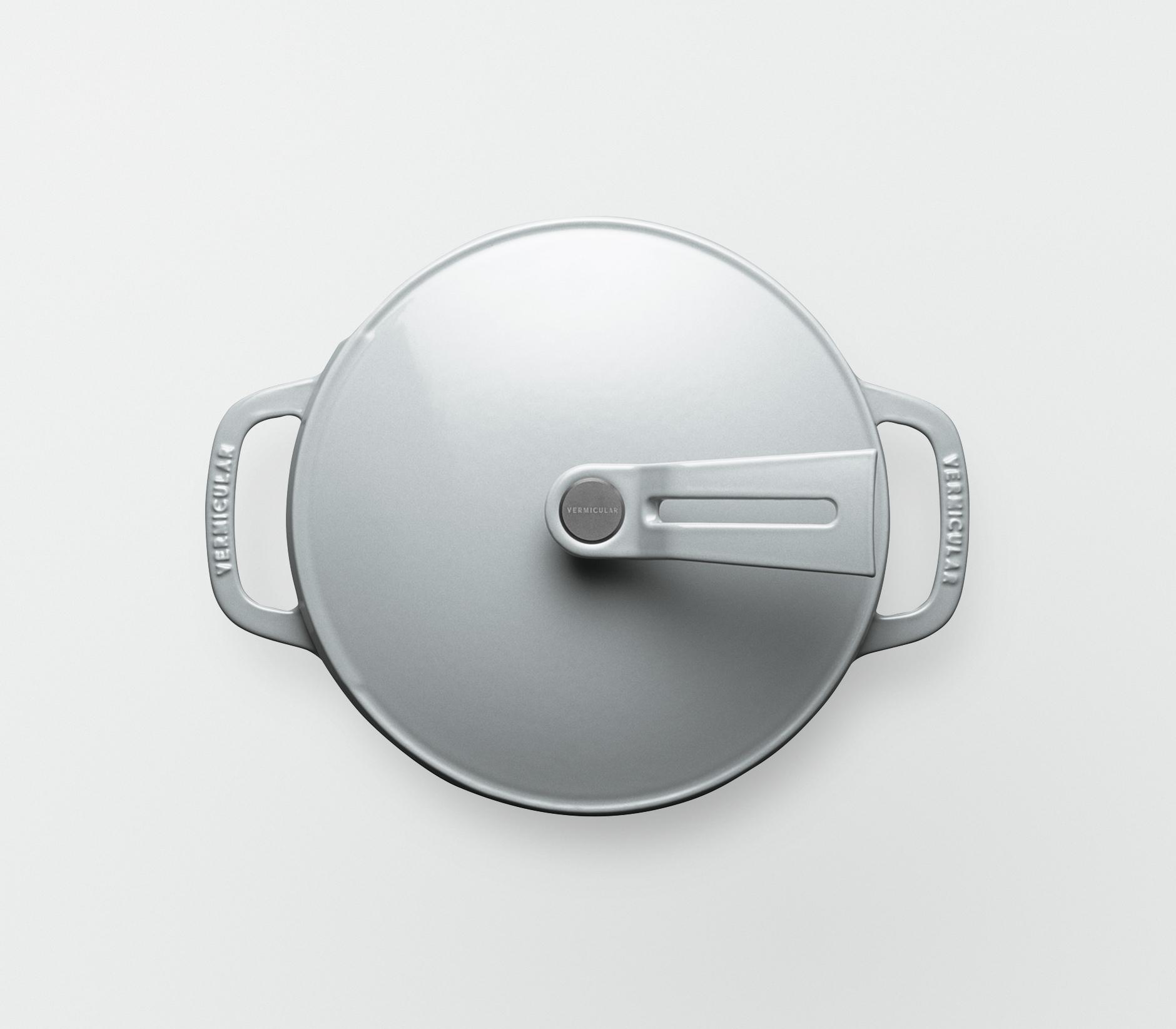 バーミキュラ オーブンポット2 18cm 浅型（オイスターグレー／セルフスタンディングリッド） | 鍋 なべ ホーロー鍋 調理器具 キッチン用品 VERMICULAR ガス火 ガス IH IH対応 エナメル加工 高級感 おしゃれ 無水調理 煮込み 蒸し 焼き 長持ち ギフト プレゼント 人気 おすすめ 送料無料