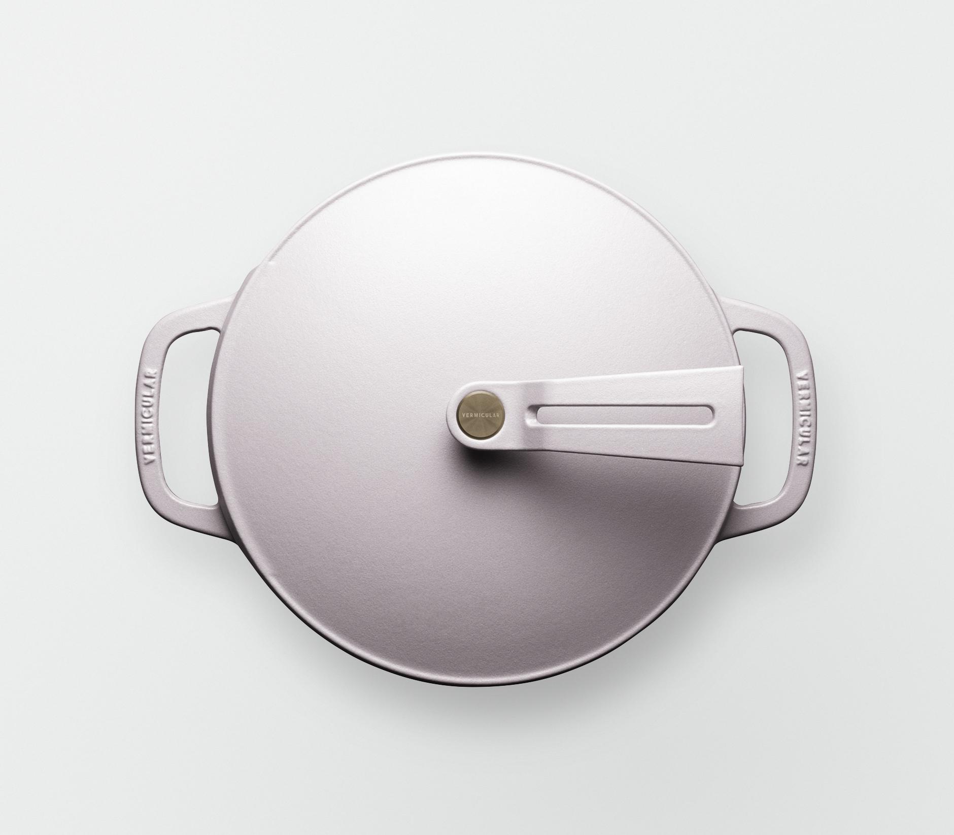 バーミキュラ オーブンポット2 22cm 浅型（マットクラウドピンク／セルフスタンディングリッド） | 鍋 なべ ホーロー鍋 調理器具 キッチン用品 VERMICULAR ガス火 ガス IH IH対応 エナメル加工 高級感 おしゃれ 無水調理 煮込み 蒸し 焼き 長持ち ギフト プレゼント 人気 おすすめ 送料無料