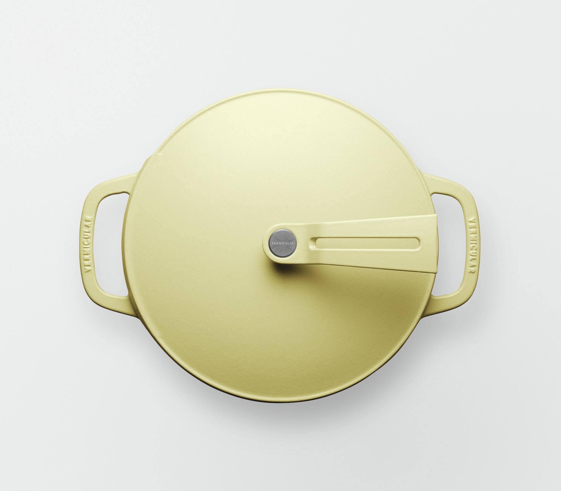 バーミキュラ オーブンポット2 22cm 浅型（マットカモミールイエロー／セルフスタンディングリッド） | 鍋 なべ ホーロー鍋 調理器具 キッチン用品 VERMICULAR ガス火 ガス IH IH対応 エナメル加工 高級感 おしゃれ 無水調理 煮込み 蒸し 焼き 長持ち ギフト プレゼント 人気 おすすめ 送料無料