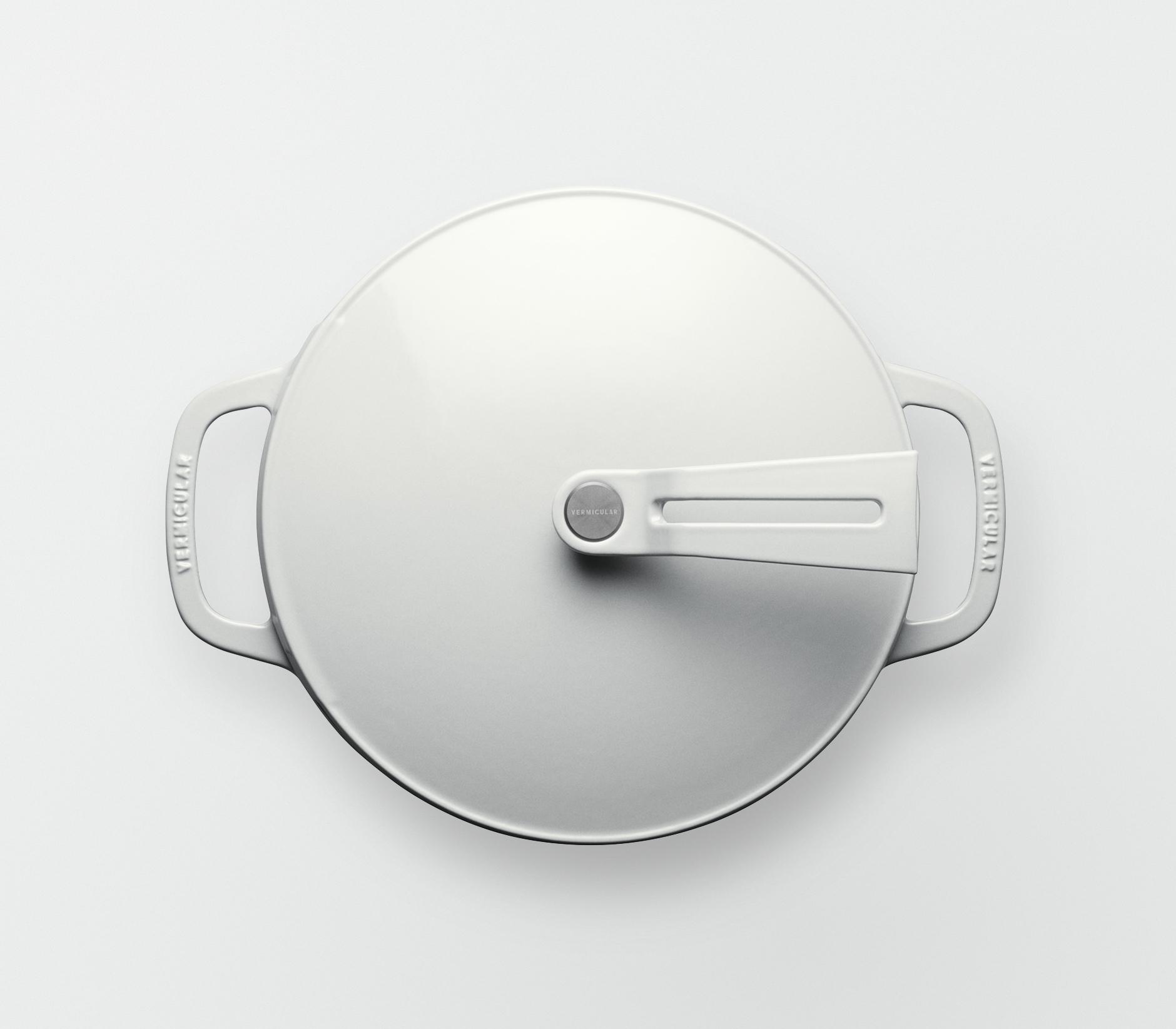 バーミキュラ オーブンポット2 22cm 浅型（シーソルトホワイト／セルフスタンディングリッド） | 鍋 なべ ホーロー鍋 調理器具 キッチン用品 VERMICULAR ガス火 ガス IH IH対応 エナメル加工 高級感 おしゃれ 無水調理 煮込み 蒸し 焼き 長持ち ギフト プレゼント 人気 おすすめ 送料無料