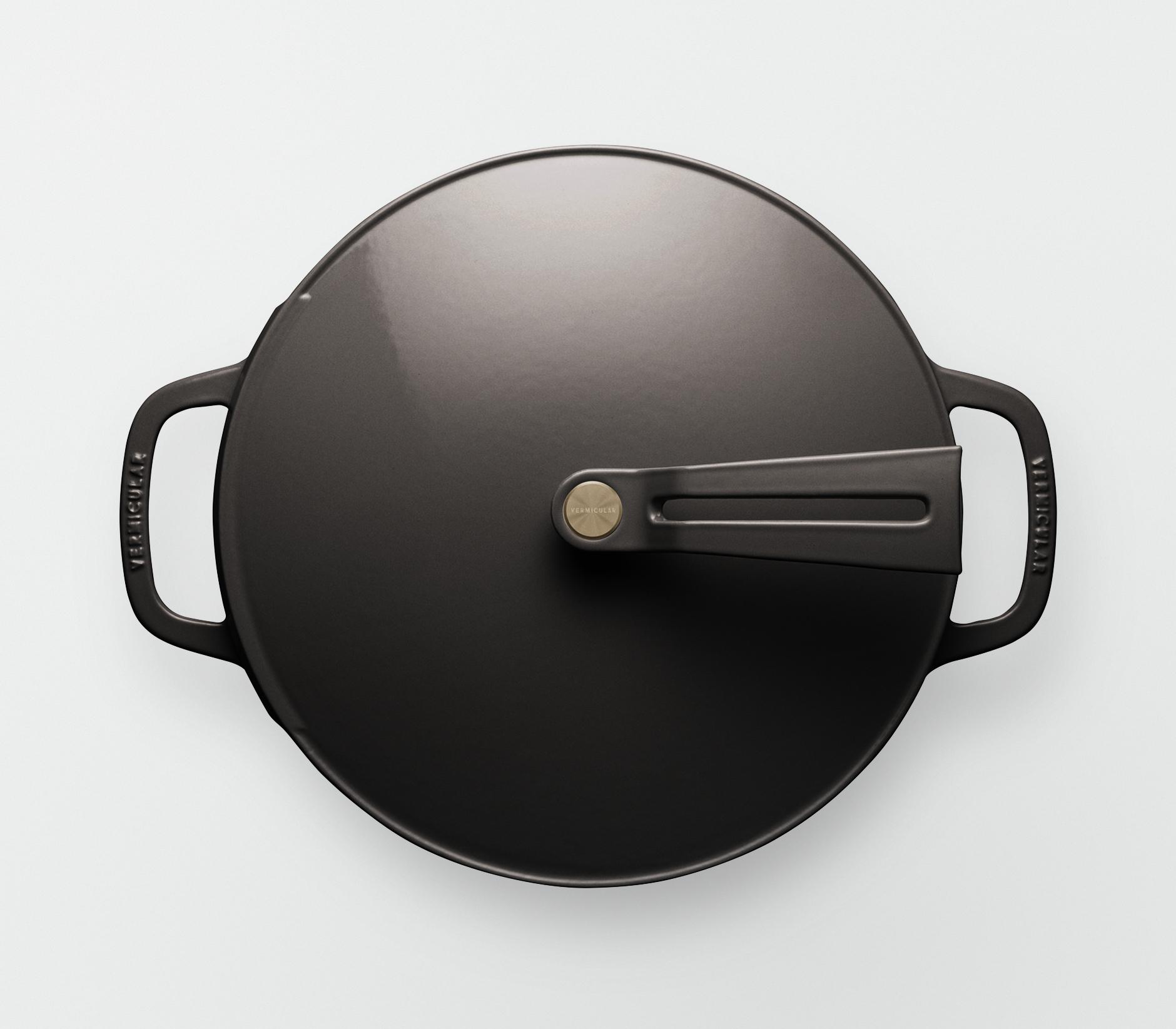 バーミキュラ オーブンポット2 26cm 浅型（ヘーゼルナッツブラウン／セルフスタンディングリッド） | 鍋 なべ ホーロー鍋 調理器具 キッチン用品 VERMICULAR ガス火 ガス IH IH対応 エナメル加工 高級感 おしゃれ 無水調理 煮込み 蒸し 焼き 長持ち ギフト プレゼント 人気 おすすめ 送料無料