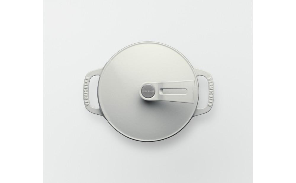 オーブンポット2 MINI 14cm【シーソルトホワイト】（セルフスタンディングリッド） | 鍋 なべ ホーロー鍋 調理器具 キッチン用品 バーミキュラ VERMICULAR ガス火 ガス IH IH対応 エナメル加工 高級感 おしゃれ 無水調理 煮込み 蒸し 焼き 長持ち ギフト プレゼント 人気 おすすめ 送料無料