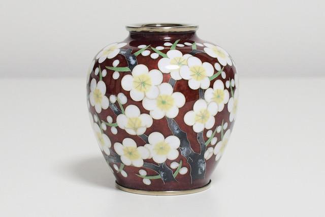【尾張七宝窯元　加藤七宝製作所】３寸玉形　赤透　梅詰花瓶
