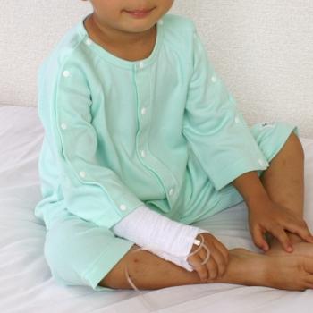 【日本製】点滴対応　両肩スナップ・パジャマ（ピンク）