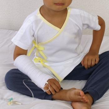 【日本製】点滴対応　両肩スナップ・肌着　サイズ100