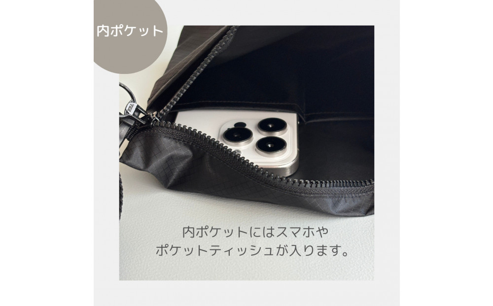 【黒】雨の日にも！ポケット付き軽量ナイロンショルダーバッグ　サコッシュ　撥水ポシェット