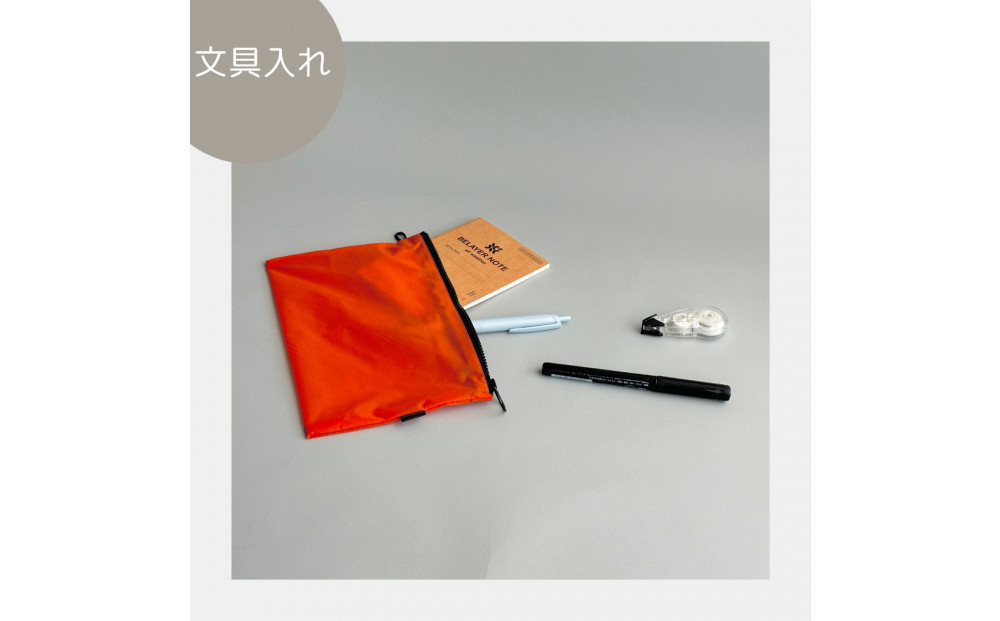 【オレンジ】A6が入るとっても軽いナイロンフラットポーチ（マチなし）旅行用や化粧品にも