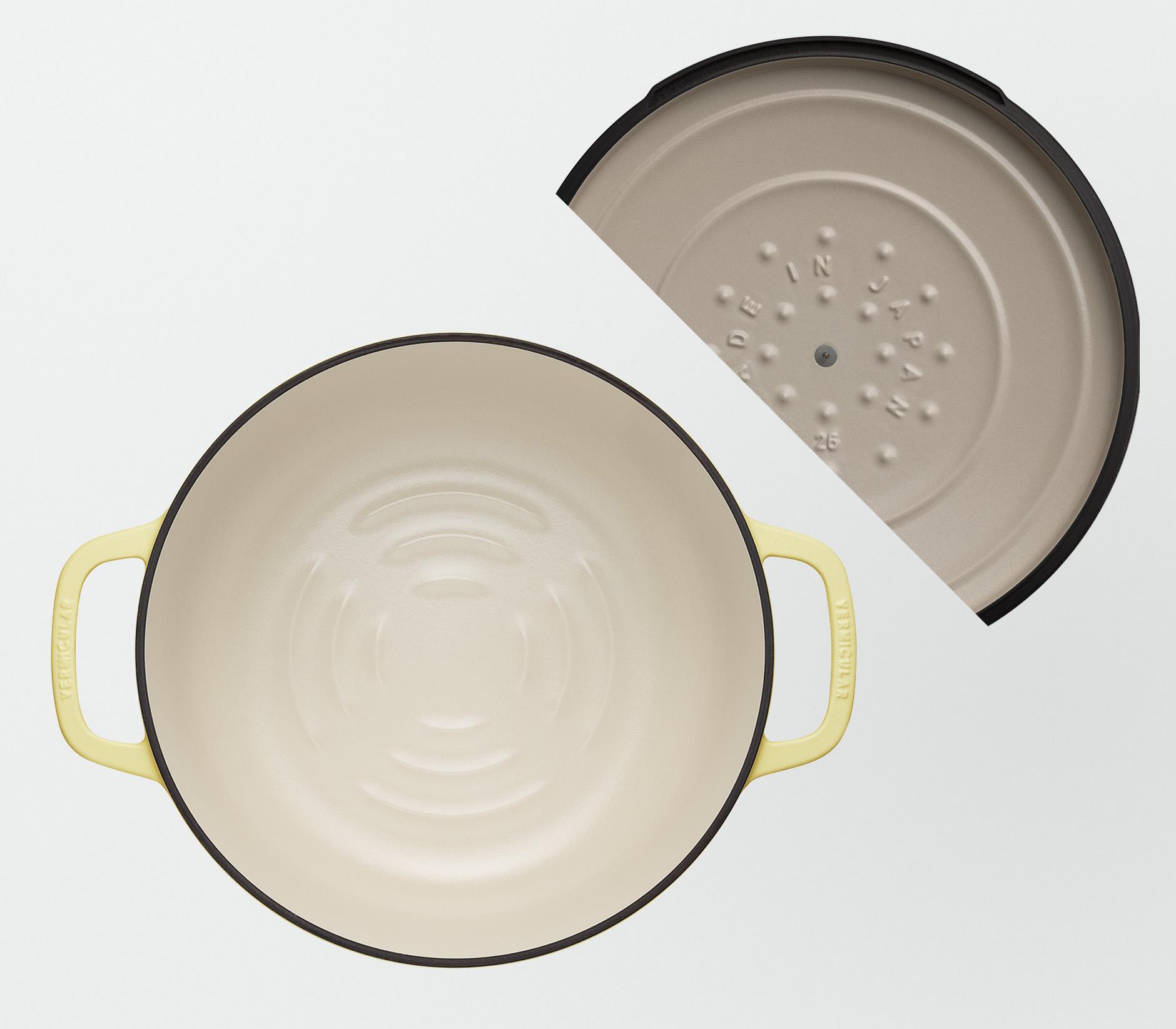 バーミキュラ オーブンポット2 26cm 浅型（マットカモミールイエロー／セルフスタンディングリッド） | 鍋 なべ ホーロー鍋 調理器具 キッチン用品 VERMICULAR ガス火 ガス IH IH対応 エナメル加工 高級感 おしゃれ 無水調理 煮込み 蒸し 焼き 長持ち ギフト プレゼント 人気 おすすめ 送料無料