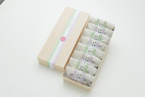 なるみくるみ餅 白糖4個,黒糖4個の詰め合わせ