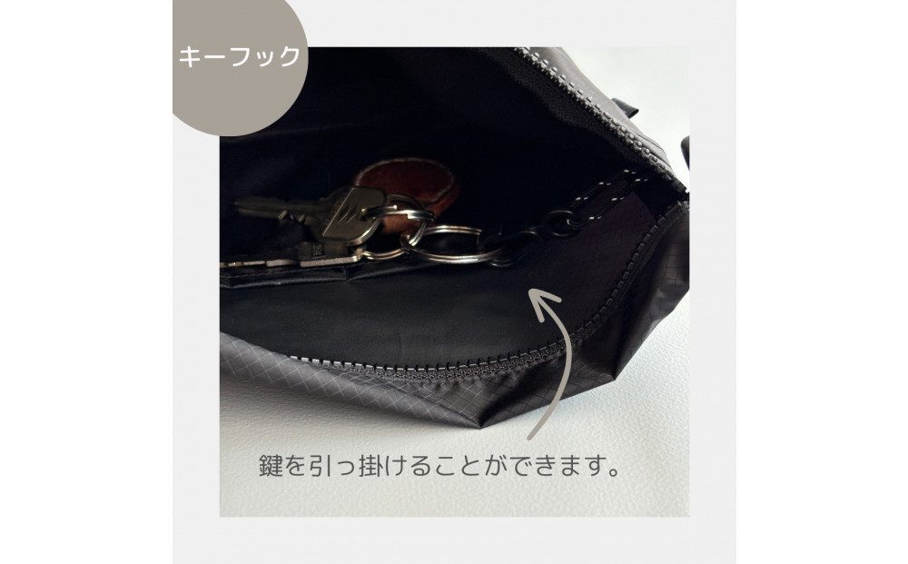 【黒】雨の日にも！ポケット付き軽量ナイロンショルダーバッグ　サコッシュ　撥水ポシェット