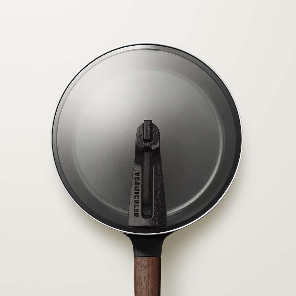 バーミキュラ フライパン20cm（ウォールナット）＋専用リッド | フライパン バーミキュラ 調理器具 エナメル加工 キッチン用品 VERMICULAR 高級感 おしゃれ 人気 おすすめ 無水調理 焼き料理 グリル料理 朝食 卵料理 パン料理 ヘルシー 長持ち ギフト プレゼント 送料無料