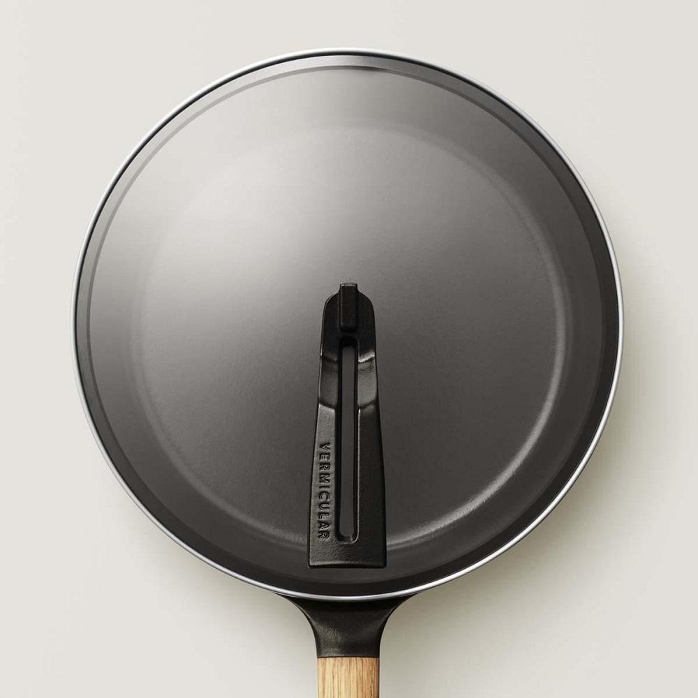 バーミキュラ フライパン24cm深型（オーク）＋専用リッド | フライパン 調理器具 VERMICULAR ガス火 ガス IH IH対応 エナメル加工 キッチン用品 高級感 おしゃれ 人気 おすすめ 無水調理 焼き料理 グリル料理 朝食 卵料理 パン料理 ヘルシー 長持ち ギフト プレゼント 送料無料