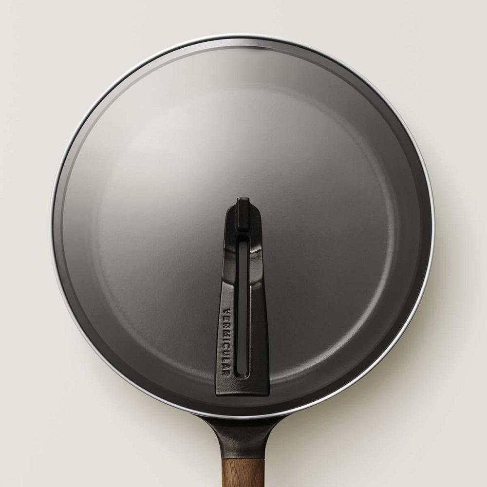 バーミキュラ フライパン24cm深型（ウォールナット）＋専用リッド【スマートパッケージ】 | フライパン 調理器具 VERMICULAR ガス火 ガス IH IH対応 エナメル加工 キッチン用品 高級感 おしゃれ 人気 おすすめ 無水調理 焼き料理 グリル料理 朝食 卵料理 パン料理 ヘルシー 長持ち ギフト プレゼント 送料無料