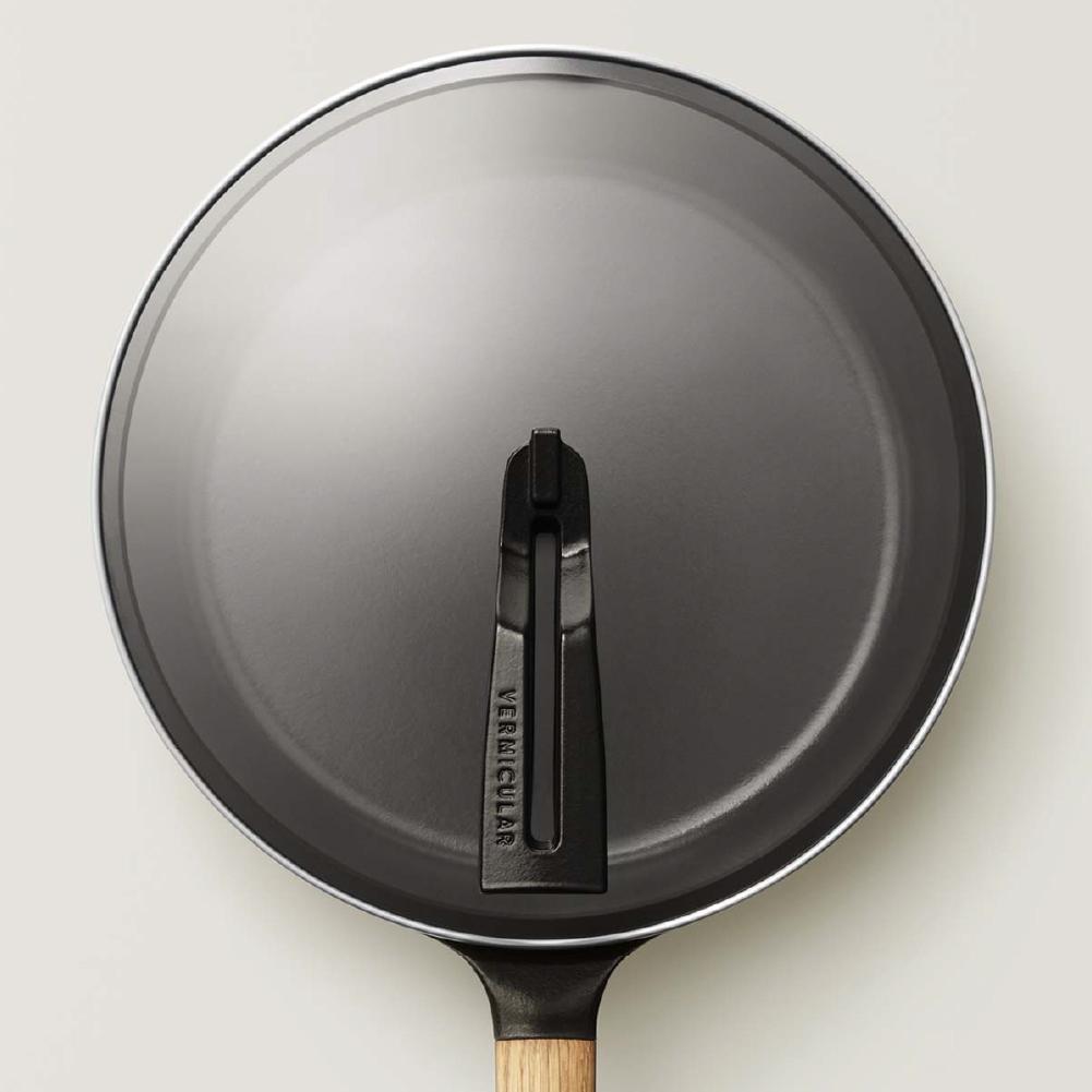 バーミキュラ フライパン26cm深型 オーク ＋専用リッド | フライパン 調理器具 VERMICULAR ガス火 ガス IH IH対応 エナメル加工 キッチン用品 高級感 おしゃれ 人気 おすすめ 無水調理 焼き料理 グリル料理 朝食 卵料理 パン料理 ヘルシー 長持ち ギフト プレゼント 送料無料