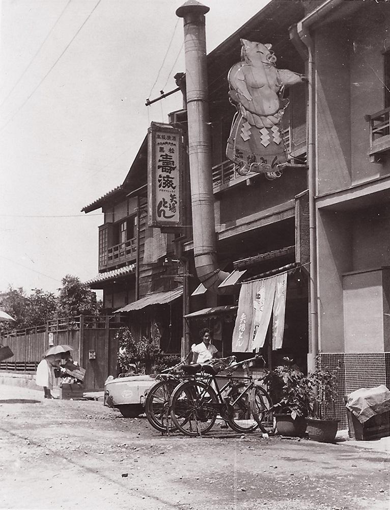 【ギフト】矢場とん  煮豚セット みそ煮800g・醤油煮800g レンジで簡単！ | 煮豚 味噌煮 醤油煮 レンジ調理 簡単調理 豚肉 加工食品 惣菜 ご当地グルメ 名古屋めし ギフト プレゼント 老舗 名店 人気 おすすめ 送料無料