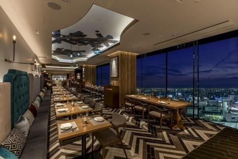 名古屋の街並みを一望できる夜景と地元食材を使用したモダンオリエンタル料理を楽しむ『ザ リビングルーム ウィズ スカイバー』 ディナーペアチケット