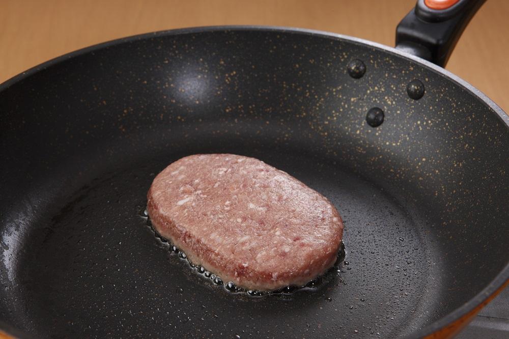 創業120余年　老舗精肉店　スギモト　国産　黒毛和牛入り生ハンバーグ（100g）×6枚 | ハンバーグ 黒毛和牛 生ハンバーグ 国産 老舗精肉店 創業百年超 国産黒毛和牛 冷凍 惣菜 高級肉 洋食 人気 おすすめ ジューシー 食べ比べ おかず 贈り物 ギフト 送料無料