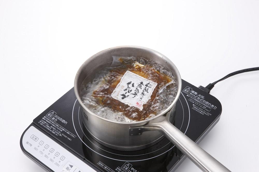 創業120余年　老舗精肉店　スギモト　松阪牛入り煮込みハンバーグ（110g）×10枚 | ハンバーグ 黒毛和牛 生ハンバーグ 国産 老舗精肉店 創業百年超 国産黒毛和牛 冷凍 惣菜 高級肉 洋食 人気 おすすめ ジューシー 食べ比べ おかず 贈り物 ギフト 送料無料