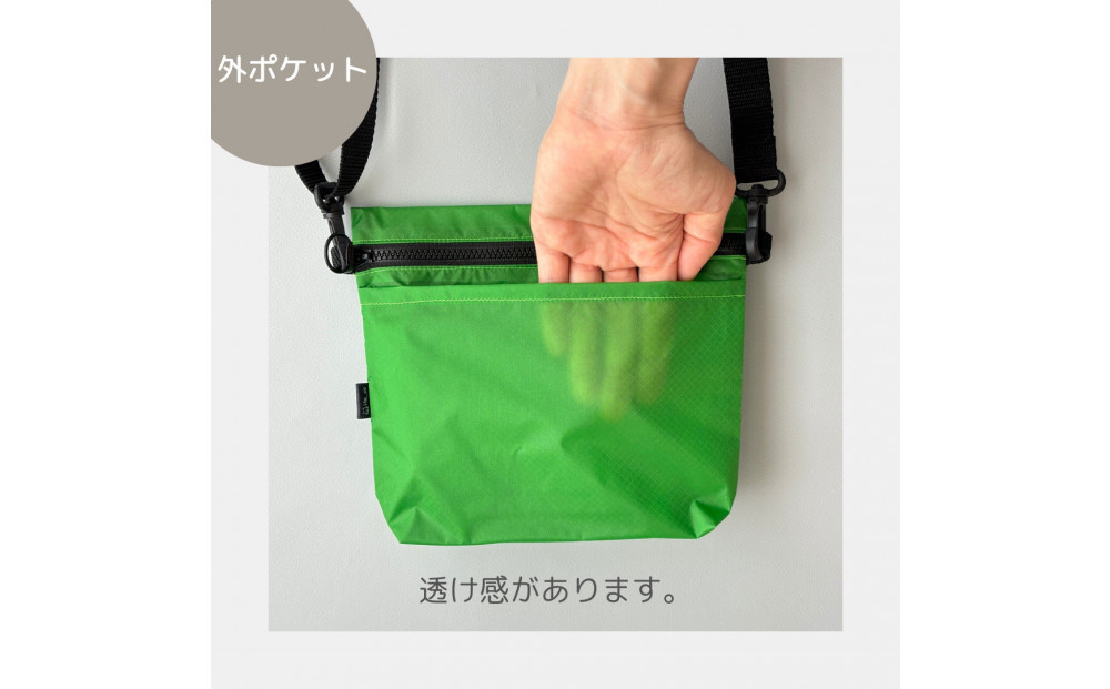 【緑】雨の日にも！ポケット付き軽量ナイロンショルダーバッグ　サコッシュ　撥水ポシェット