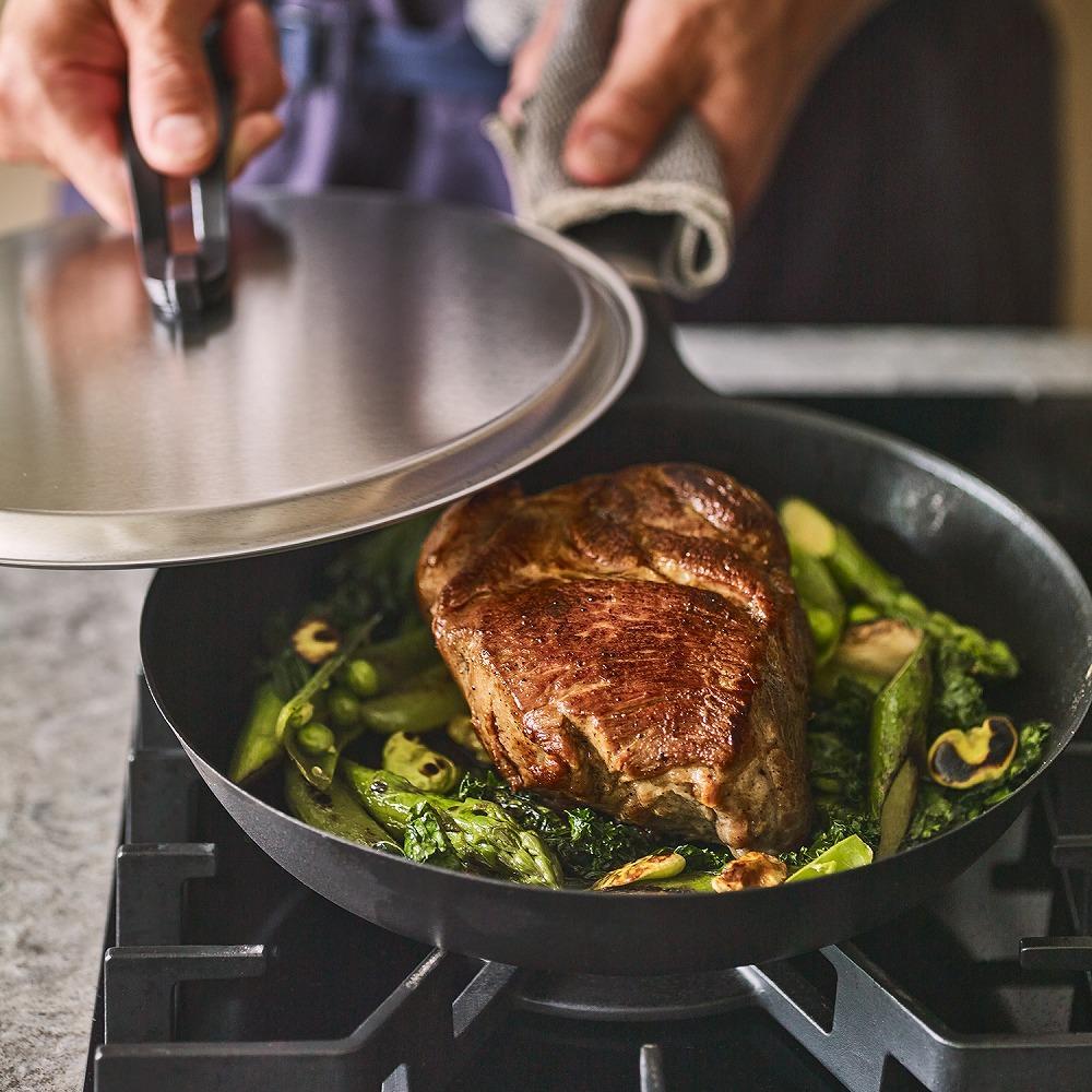 バーミキュラ フライパン オーブンセーフスキレット26cm＋専用ステンレスリッド | フライパン 調理器具 キッチン用品 VERMICULAR 無水調理 エナメル加工 ガス火 ガス IH IH対応 オーブン対応 高級感 おしゃれ グリル 長持ち ギフト プレゼント 人気 おすすめ 送料無料