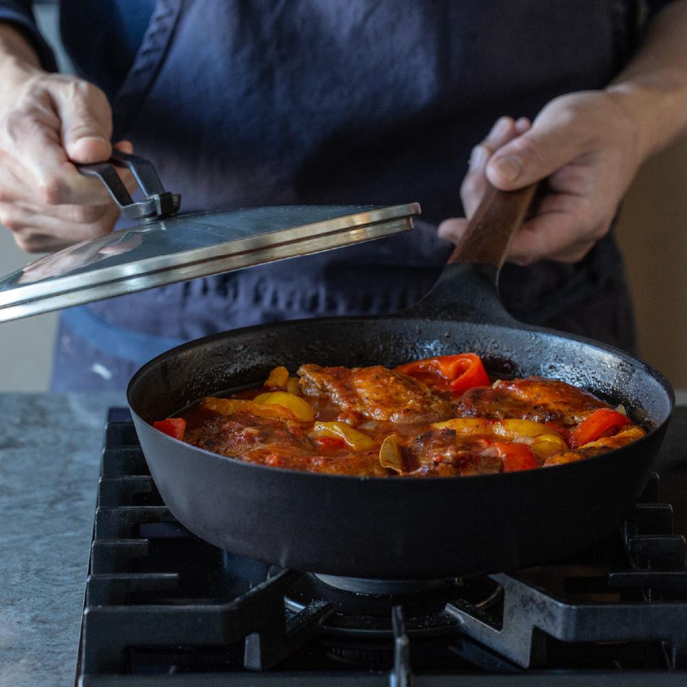 バーミキュラ フライパン26cm深型 オーク ＋専用リッド | フライパン 調理器具 VERMICULAR ガス火 ガス IH IH対応 エナメル加工 キッチン用品 高級感 おしゃれ 人気 おすすめ 無水調理 焼き料理 グリル料理 朝食 卵料理 パン料理 ヘルシー 長持ち ギフト プレゼント 送料無料