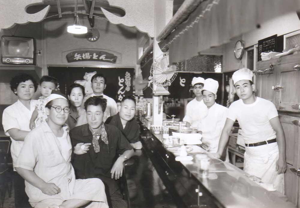 【ギフト】矢場とん  煮豚セット みそ煮800g・醤油煮800g レンジで簡単！ | 煮豚 味噌煮 醤油煮 レンジ調理 簡単調理 豚肉 加工食品 惣菜 ご当地グルメ 名古屋めし ギフト プレゼント 老舗 名店 人気 おすすめ 送料無料