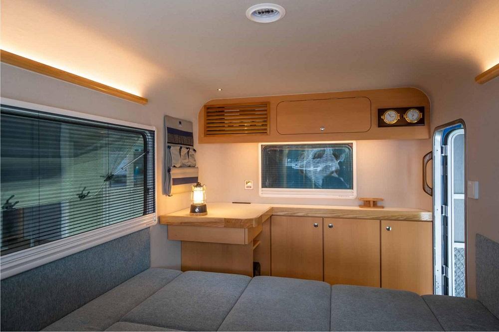 キャンピングトレーラー「X-cabin300」特別パッケージ