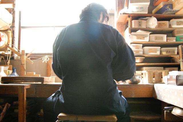 【尾張七宝窯元　加藤七宝製作所】３寸玉形　赤透　梅詰花瓶