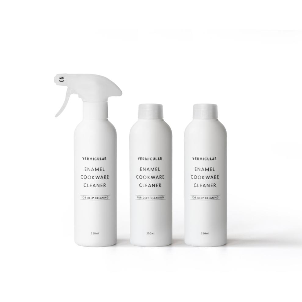 バーミキュラ エナメルクックウェアクリーナー　3本セット（スプレー付1本&つけかえボトル2本) | 専用クリーナー ホーロー鍋用 VERMICULAR エナメル お手入れ 簡単 清潔 長持ち 掃除グッズ お掃除 台所用品 キッチンケア 鍋クリーナー ギフト プレゼント 人気 おすすめ 送料無料