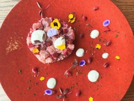 名古屋の街並みを一望できる夜景と地元食材を使用したモダンオリエンタル料理を楽しむ『ザ リビングルーム ウィズ スカイバー』 ディナーペアチケット