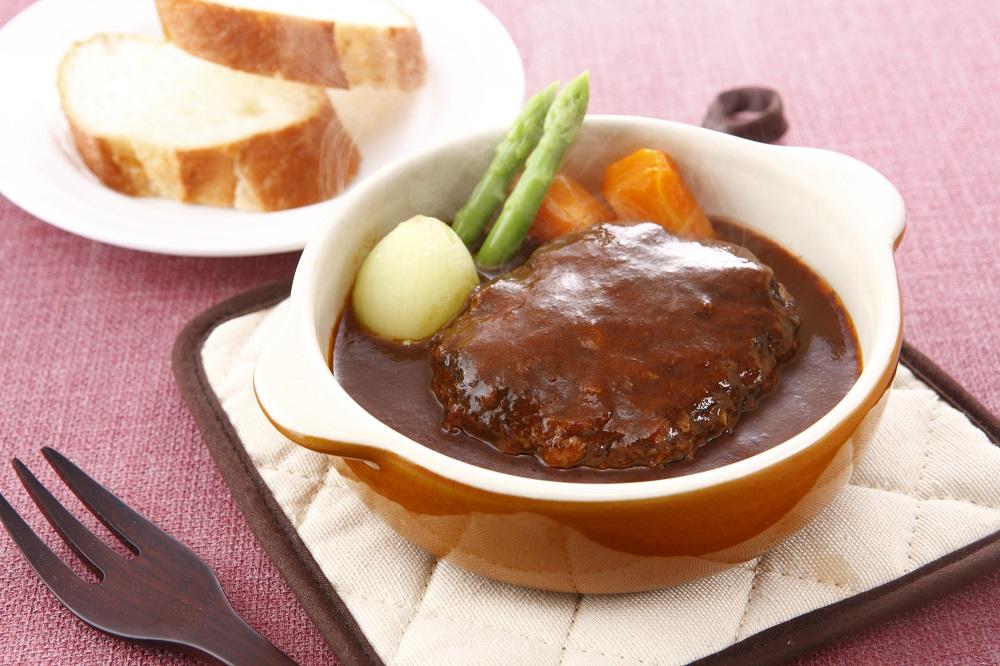 創業120余年　老舗精肉店　スギモト　松阪牛入り煮込みハンバーグ（110g）×10枚 | ハンバーグ 黒毛和牛 生ハンバーグ 国産 老舗精肉店 創業百年超 国産黒毛和牛 冷凍 惣菜 高級肉 洋食 人気 おすすめ ジューシー 食べ比べ おかず 贈り物 ギフト 送料無料