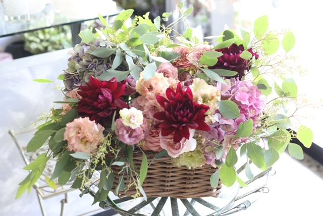 【定期便 24回】【月2回お届け】季節のおまかせフラワーアレンジメント