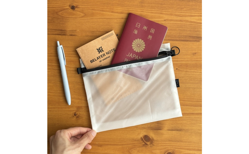 【白】A6が入る軽量撥水ナイロンスクエアポーチ（マチあり）