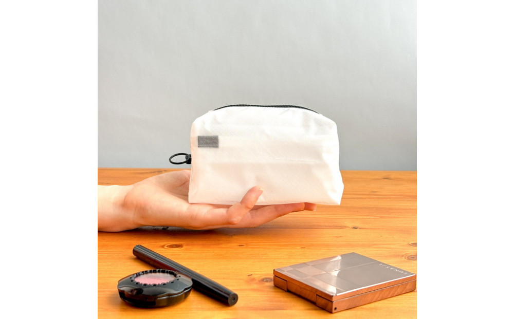 【白】ナイロン化粧ポーチ　内ポケット付き