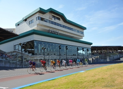 豊橋競輪本場開催（最終レース）のバンク内観戦