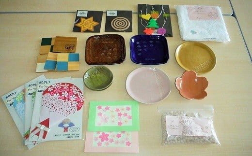 豊橋市立くすのき特別支援学校の生徒たちが栽培したミニトマト（手作り作業製品付き）