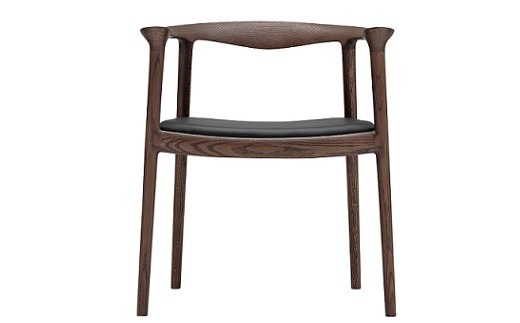 欧州の美意識を、日本の住まいへ。『BRIDGE』コレクションのライトチェア　「ハンス・S・ヤコブセン」デザイン